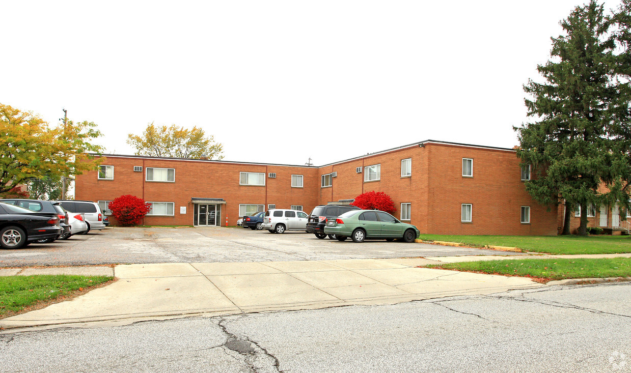 Primary Photo - Hilltop Apartments