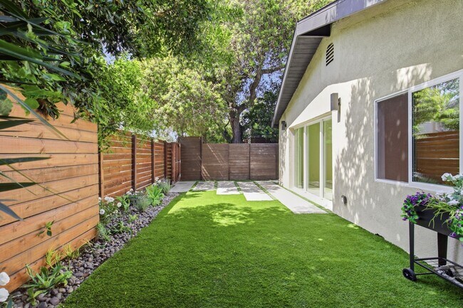 Foto del edificio - Beautiful modern 3 Bed + 2 Bath House