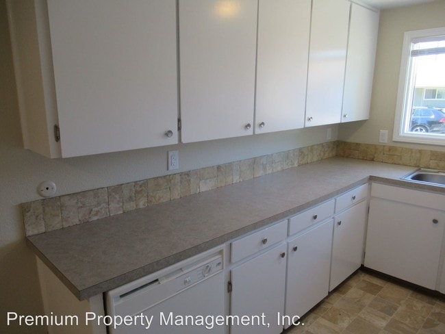 Building Photo - 3 br, 1 bath Apartment - 2065 Debbie Way NE