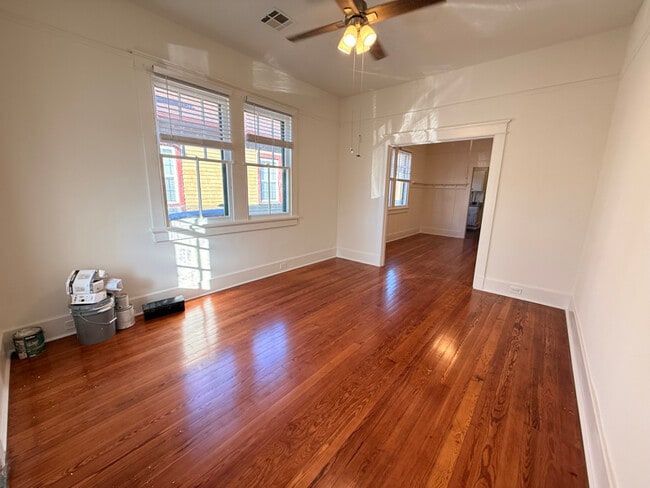 Building Photo - 2925 Bruxelles St