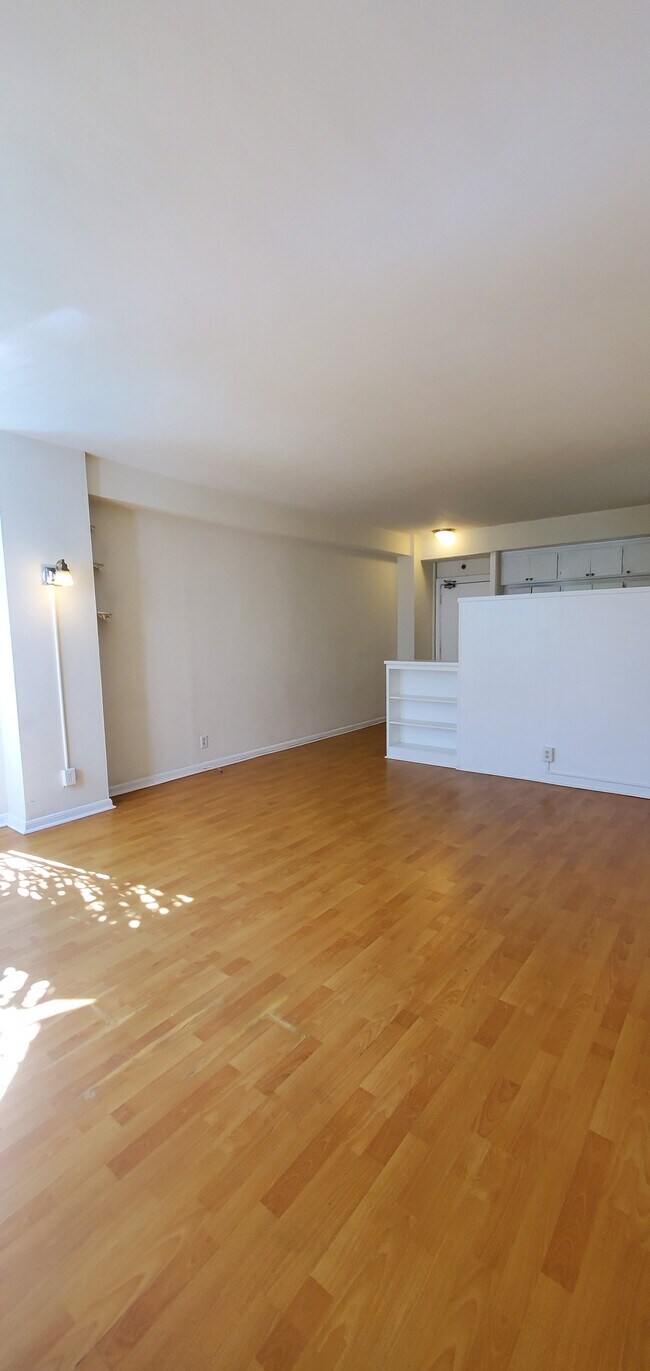 Foto del edificio - Wilshire Mediterranean Apartments