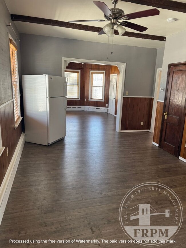 Photo - 463-465 Sawyer St Apartment