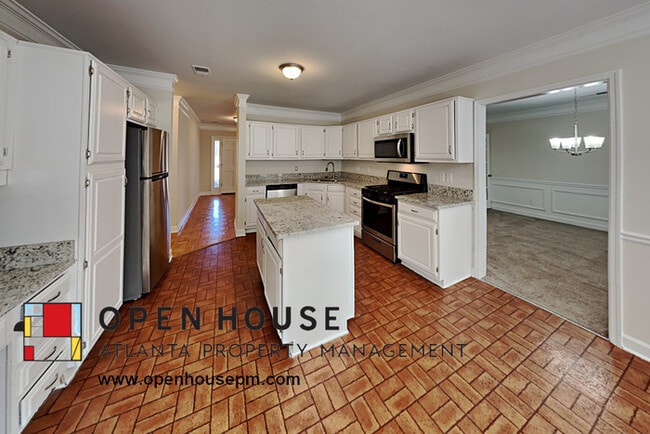 Building Photo - 11925 N Hickory Trace, Alpharetta