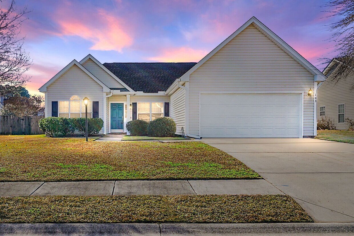 Foto principal - Beautiful Home in Goose Creek 3 Bedroom/2 ...