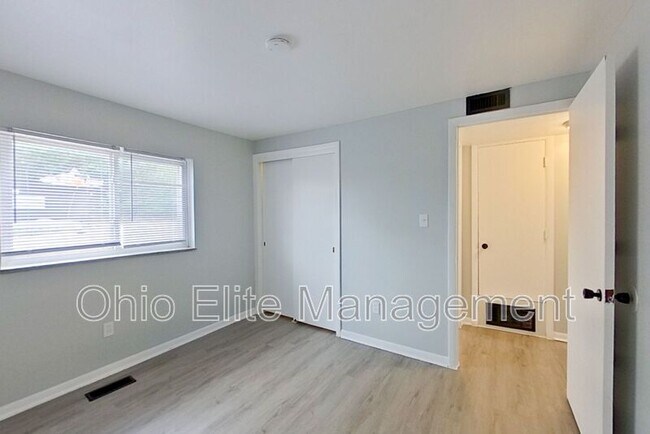 Foto del edificio - 1045 Binns Blvd