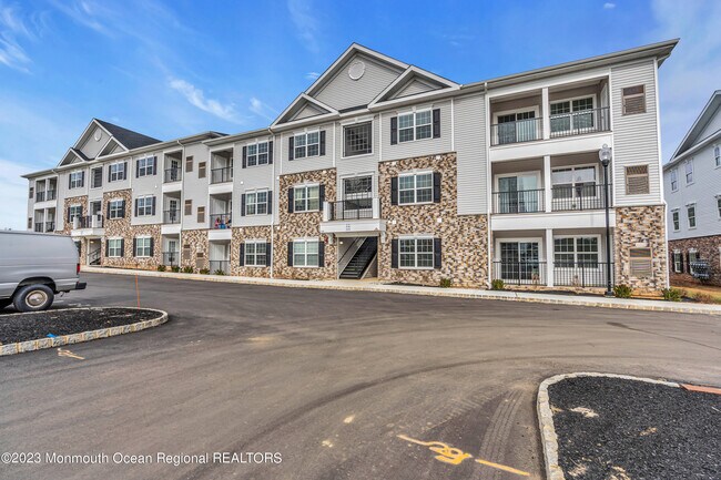 Building Photo - 935 Vanderbergh Blvd