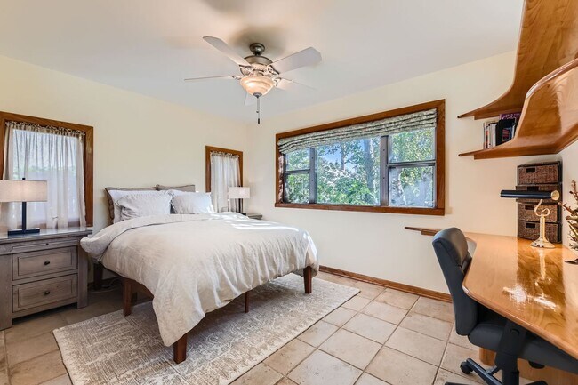 Building Photo - 2-Bedroom in Newlands with Secret Garden &...