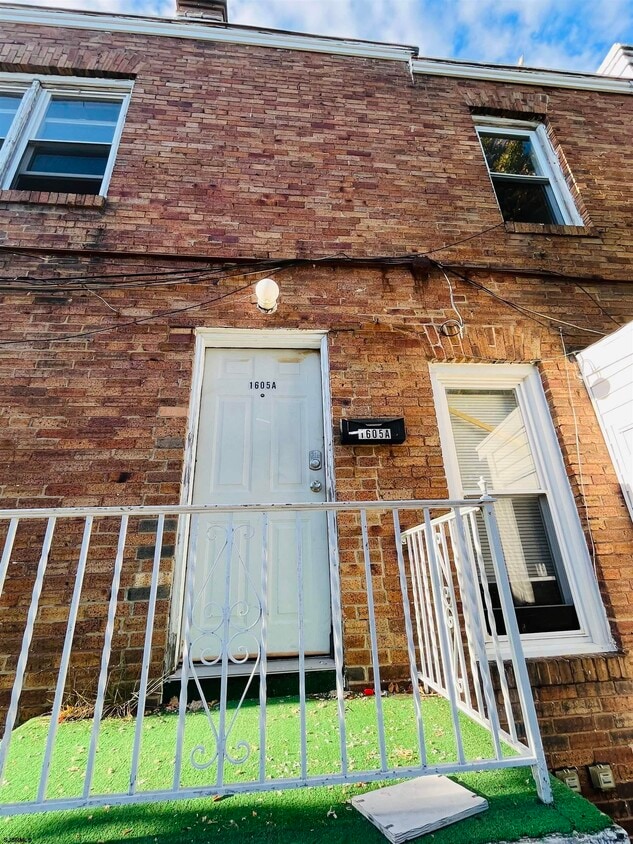 Primary Photo - 1605 Magellan Ave