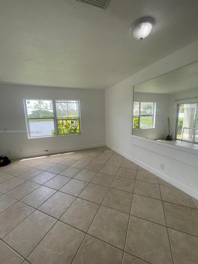 Building Photo - 5309 SW 125th Ave