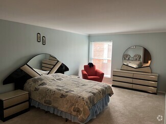 Building Photo - 572 Coeur de Royale Dr