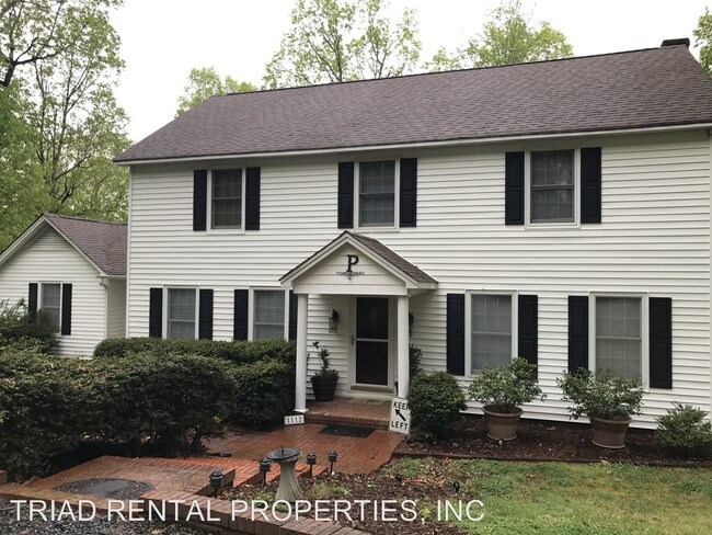 Building Photo - 4 br, 2.5 bath House - 1112 GREENMONT DR.