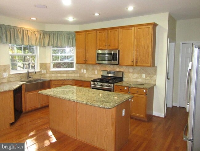 Building Photo - 23 Blackbird Ct