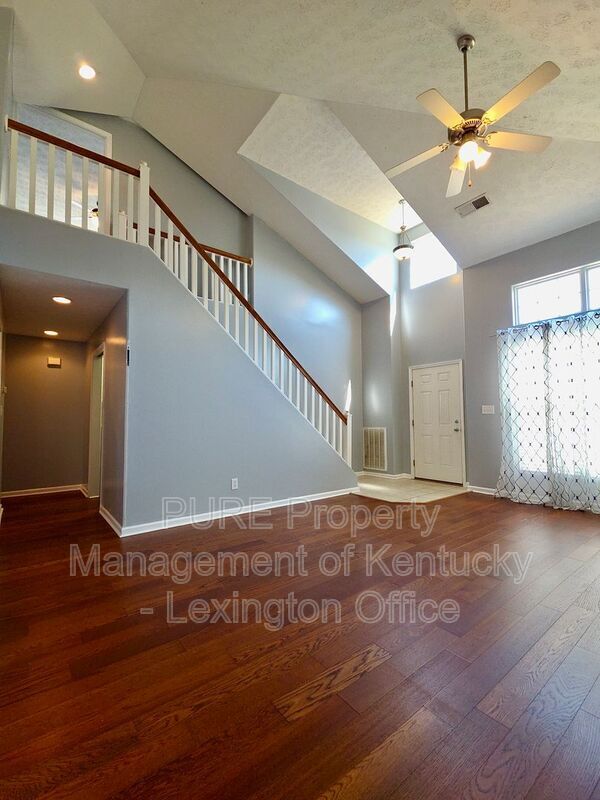 Building Photo - 573 Green Valley Dr