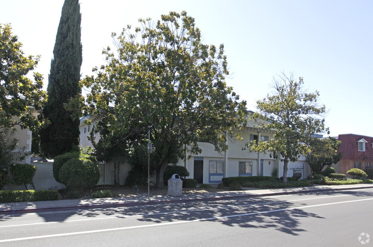Foto del edificio - Riviera Townhouse Apartments
