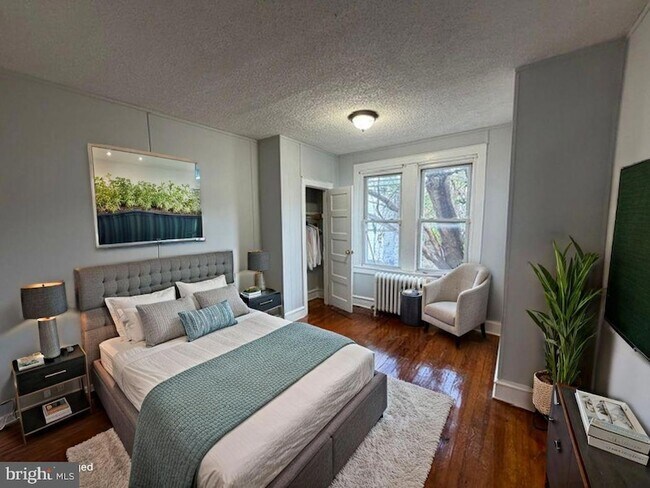 Foto del edificio - 5928 N Lawrence St