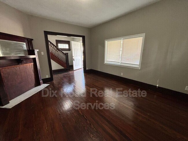 Foto del edificio - 63 Hallwood Ave