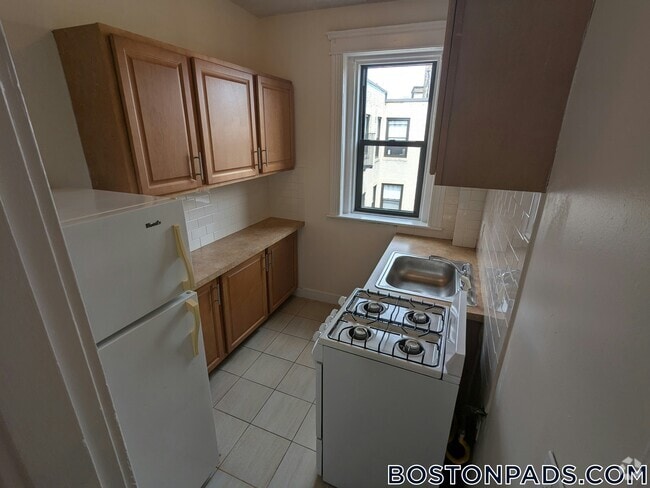 Building Photo - 1152 Commonwealth Ave
