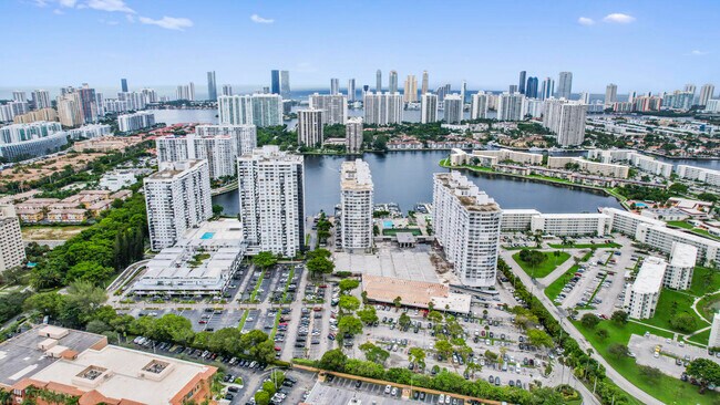 Foto del edificio - 18051 Biscayne Blvd