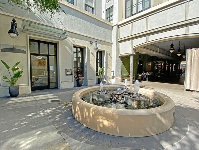 Foto del edificio - LUXURY Living at Santana Row! Private Cond...