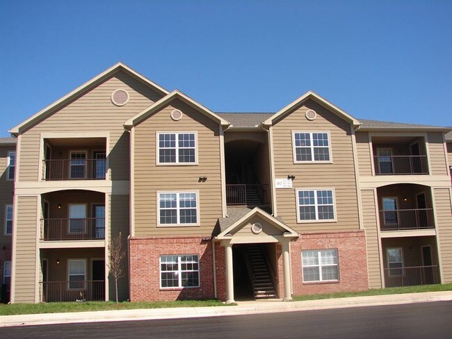 Building Photo - 300 E Peachtree Dr