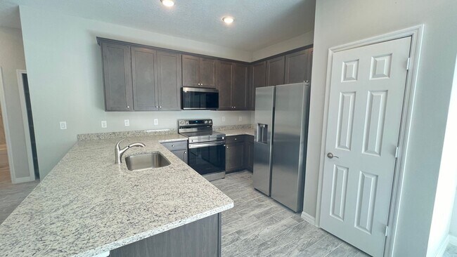 Foto del edificio - Stunning Upgraded 3 Bedroom / 2 Bathroom Home in Palm Bay!