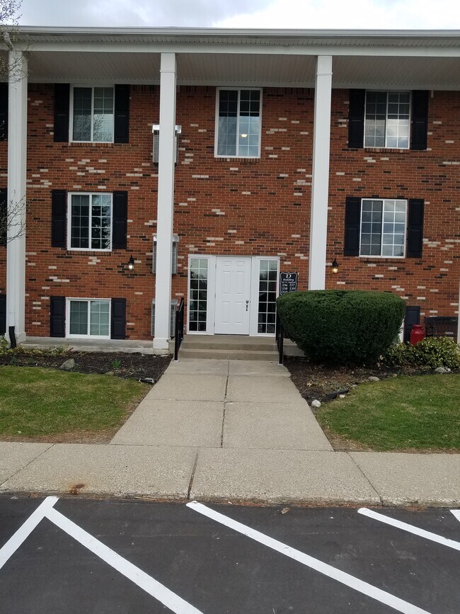 Building Entrance - 507 W Highland Rd