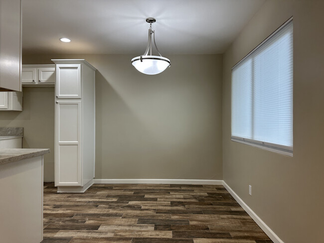 Dining Area - 427 W Gladstone St