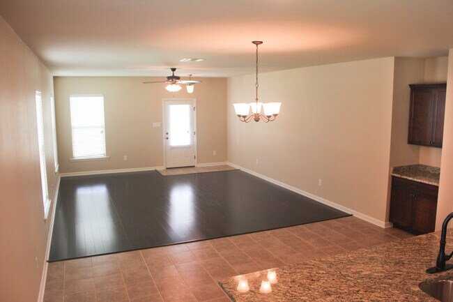 Foto del edificio - 4BR IN ZACHARY