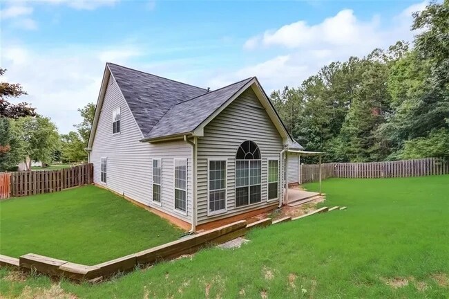 Trasero - 2356 Hampton Park Dr