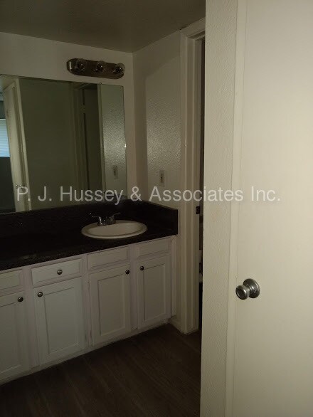 Building Photo - 1029 S Wilson St #6