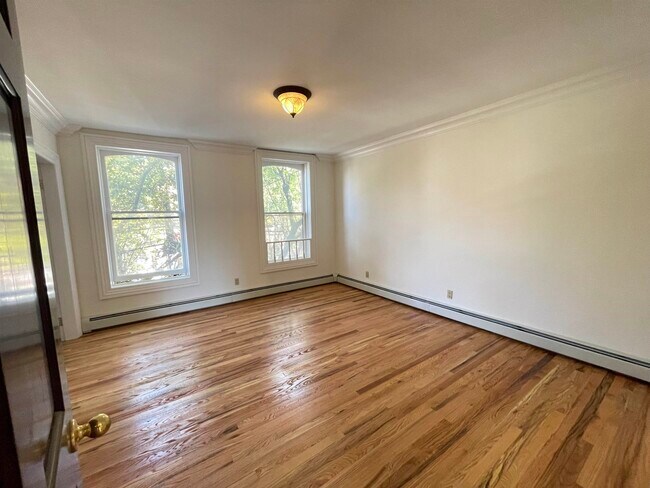 Building Photo - 145 Grand St