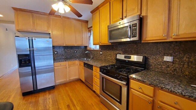 Building Photo - 3836 N Nordica Ave