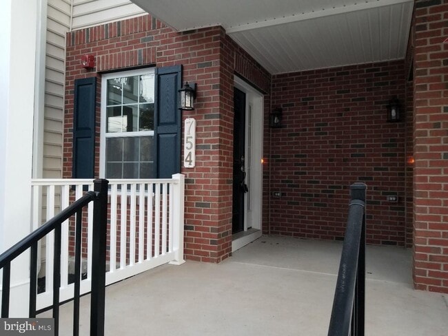 Foto del edificio - 754 W 2nd St