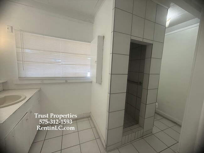 Building Photo - 920 Texas Dr