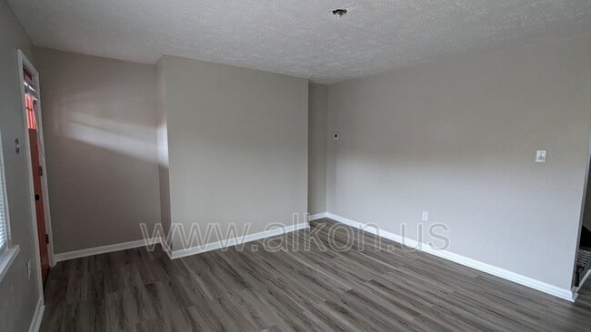 Building Photo - 102 Glenbury St