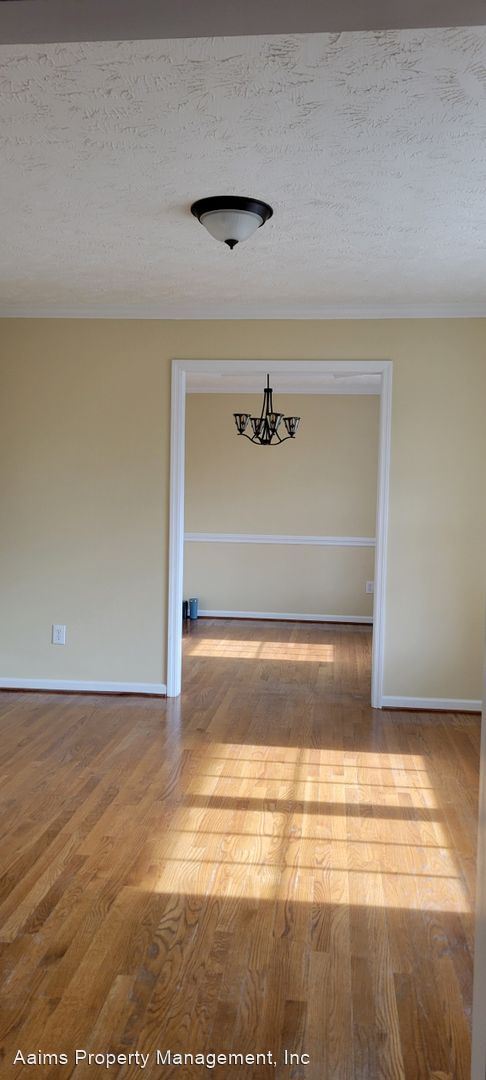 Foto del edificio - 4 br, 2.5 bath House - 5912 Armour Ave.