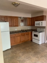 Building Photo - 1600 Brooke Park Dr