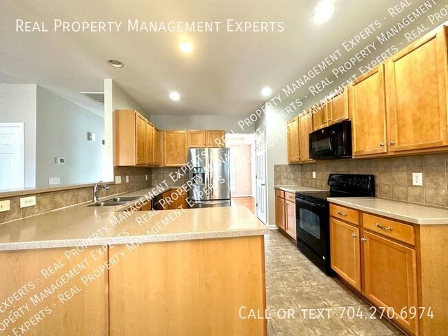 Building Photo - **MOVE IN SPECIAL!!**Ready to Move in 5 be...