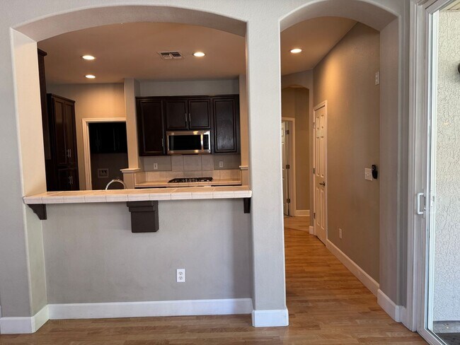 Foto del edificio - Charming single home in Roseville!