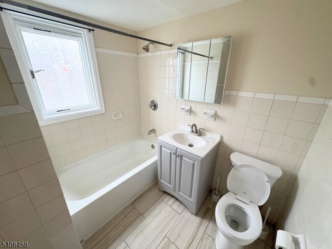 Foto del edificio - 1261 Milton Pl