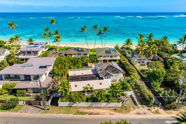 Foto del edificio - Beach Home, Steps Away From World Famous L...