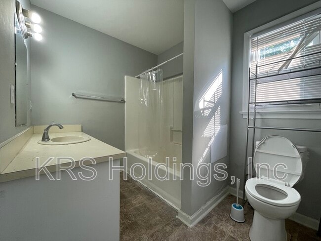 Building Photo - 117 Beechwood Ave