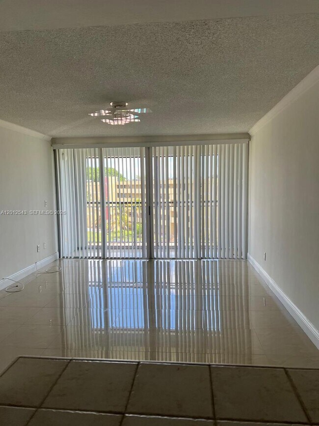 Foto del edificio - 9210 Fontainebleau Blvd