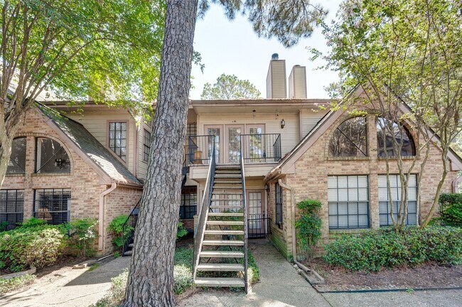 Foto del edificio - 16800 Sugar Pine Dr