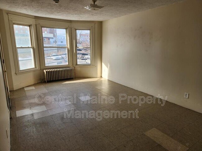 Building Photo - 129 Oak St