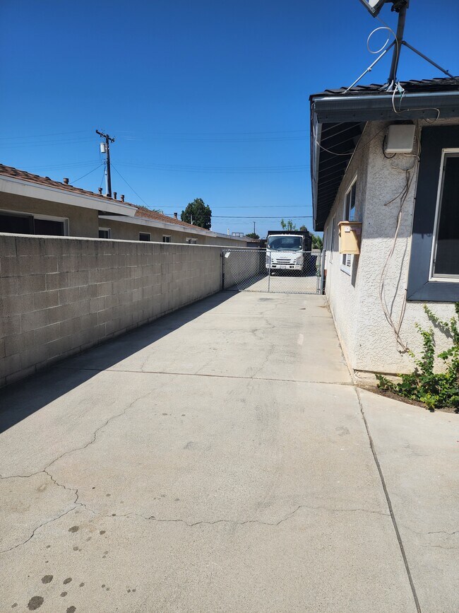 Building Photo - 625 N Angeleno Ave