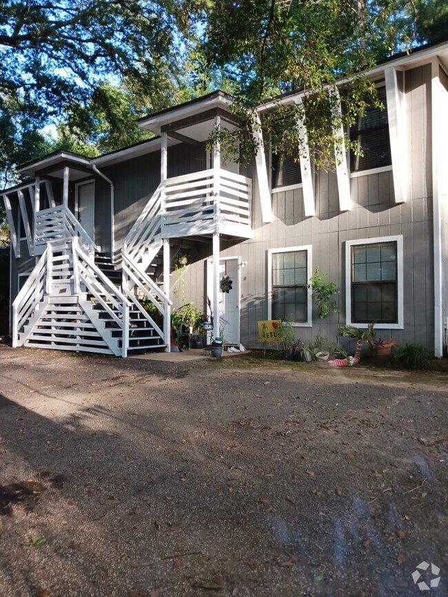 Holly Hills Apartments for Rent with Washer & Dryer Tallahassee, FL