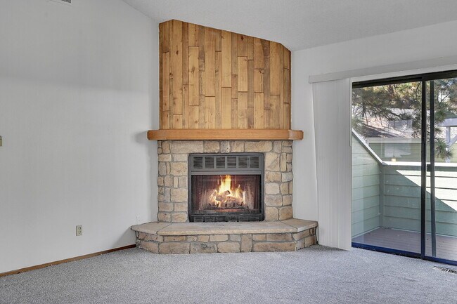 Foto del edificio - $2,130.95  - $500 OFF First Month's Rent - 3 Bedrooms, 2 Bathrooms Townhouse in Aurora with Washe...