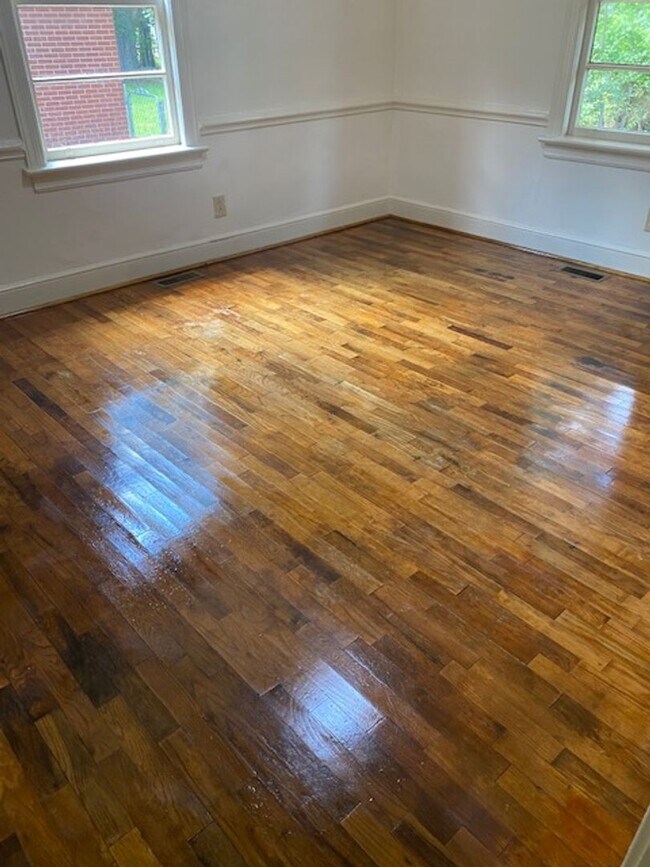 Foto del edificio - 3 Bedroom Brick House in Meadowbrook