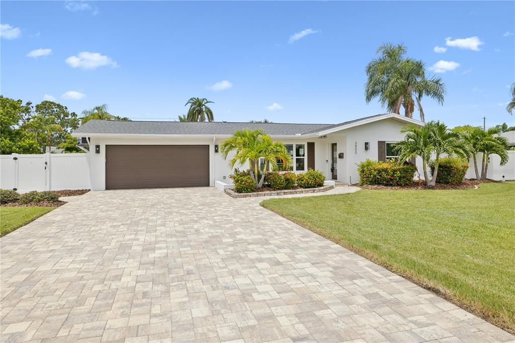 Foto principal - 3800 Bayshore Blvd NE